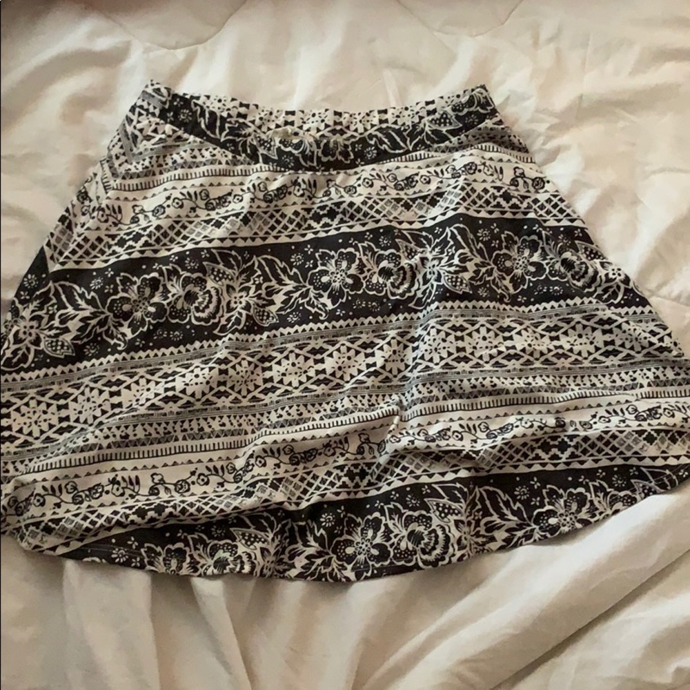 Floral-Geometric Pattern Off-White/Grey Skirt